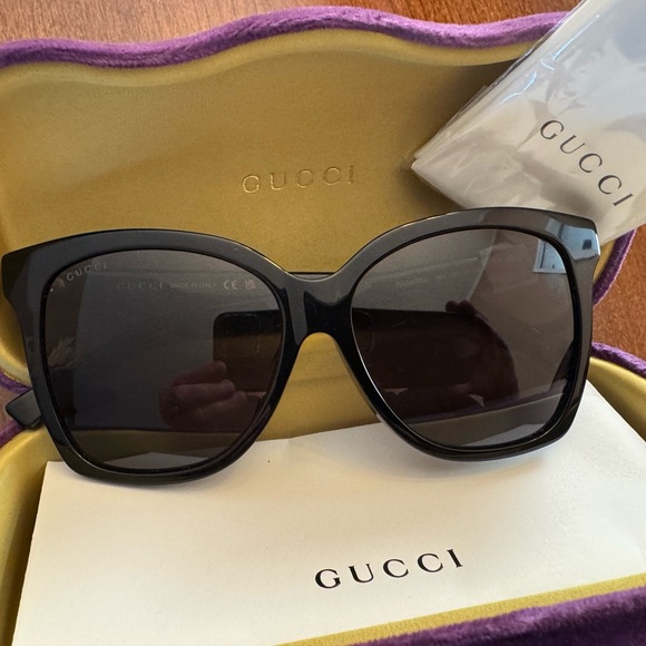Elegant Black Sunglasses for Women